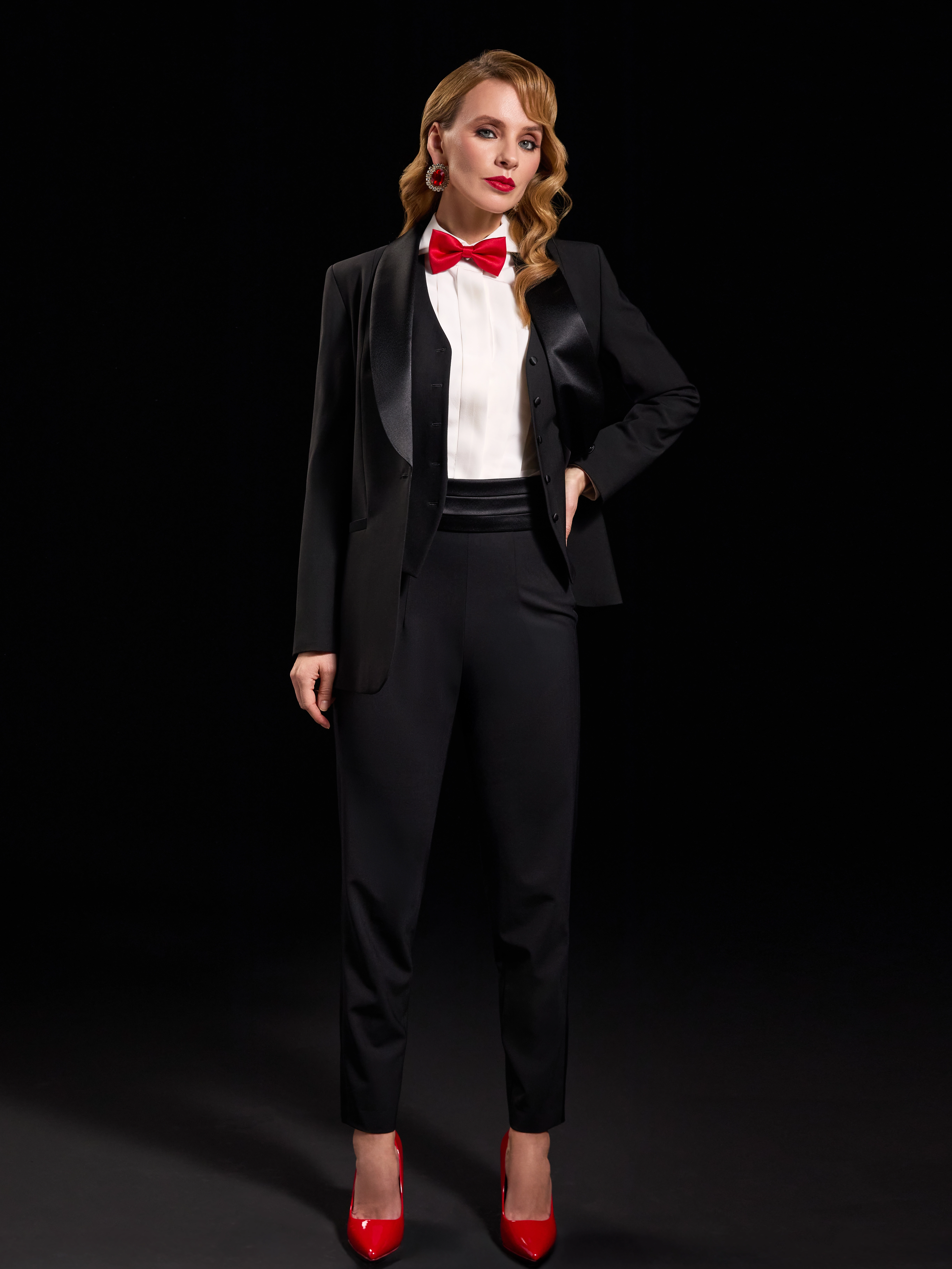 Костюм нарядный со смокингом