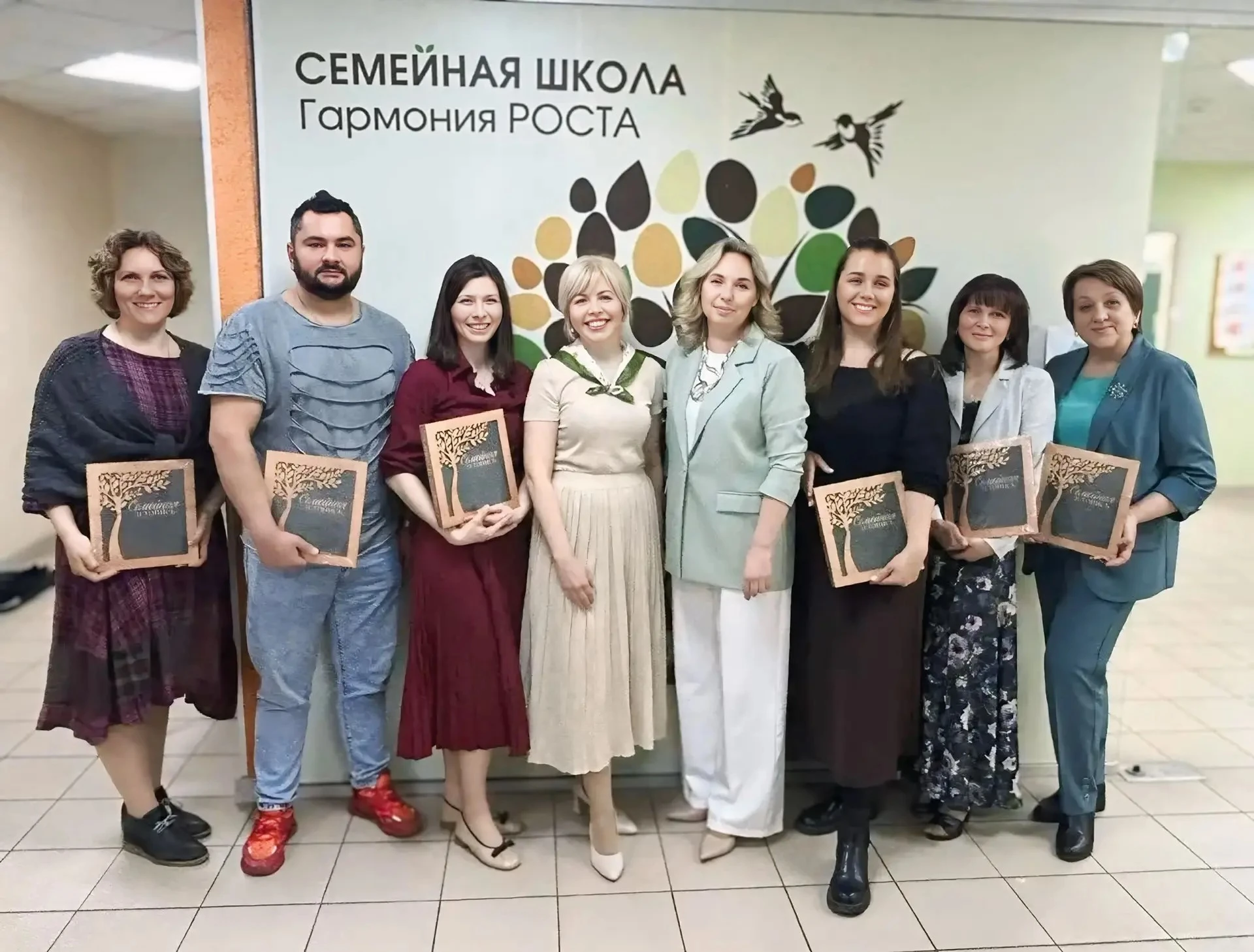 Родители-амбассадоры семейной школы «Гармония роста» на встрече школьного сообщества